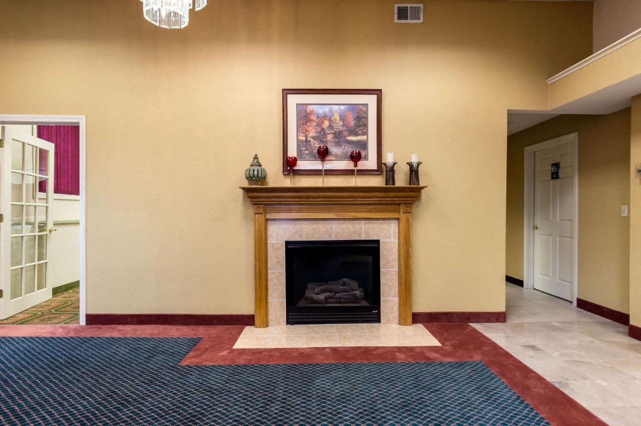 Towneplace Suites By Marriott Hadley Amherst Εξωτερικό φωτογραφία